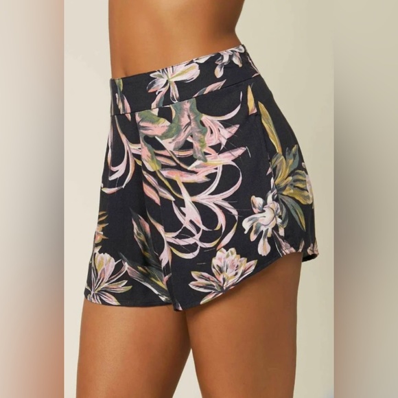 BNWT O’Neill Raven Tropical Floral Shorts - Picture 2 of 7